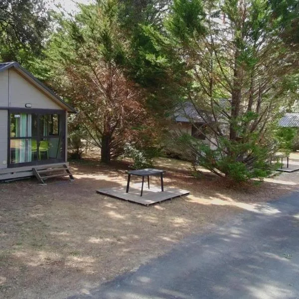 Camping Onlycamp Parc de la Garenne, hotel i Pont-lʼAbbé-dʼArnoult
