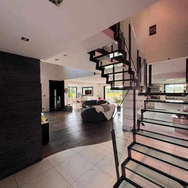 Chambre avec salle de bain privative, hotel v destinaci Bohars