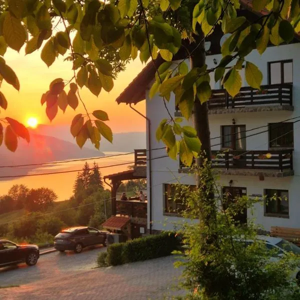Pensiunea La Bunica, hotel em Rugineşti