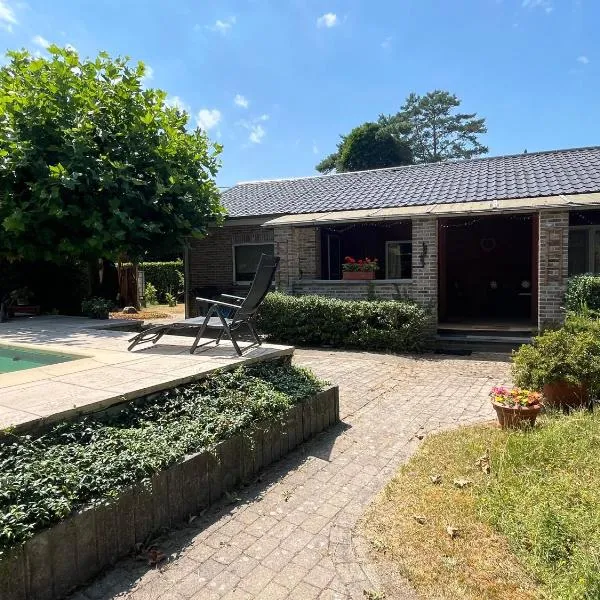 Vakantiehuis De Bosrand Goor-Asbroek โรงแรมในHulshout
