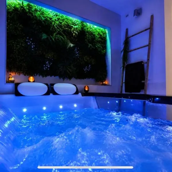 Beau gîte avec jacuzzi, hotell i Barr