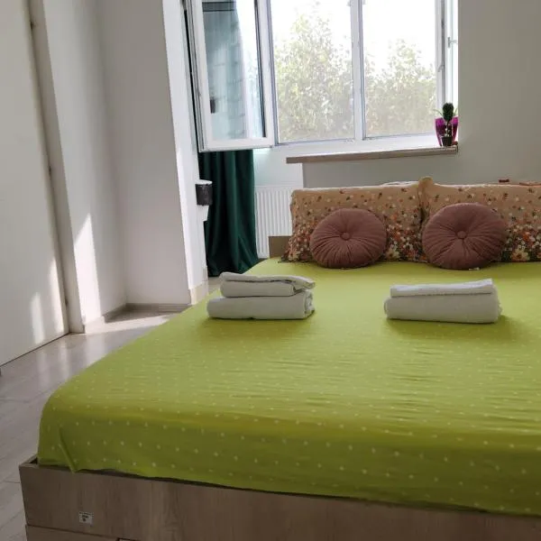 DIVESSA LUXURY STUDIO, self check-in non-stop, privacy، فندق في أراد