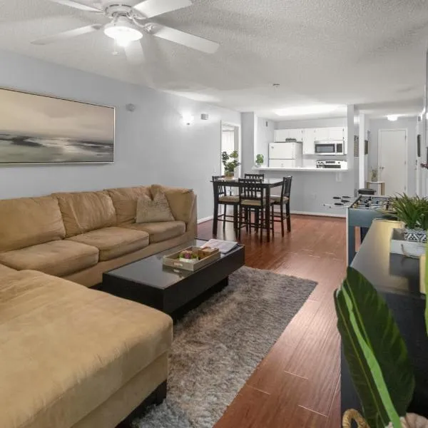 Spacious 4 beds 4 baths Condo Mins to Shands, UF, & DOWNTOWN!, hotel in Gainesville