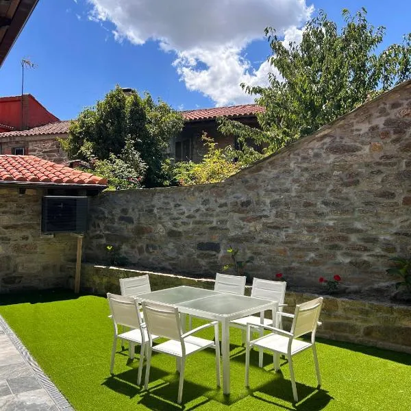 Casa Rural Villablanco, hotel em Villardeciervos