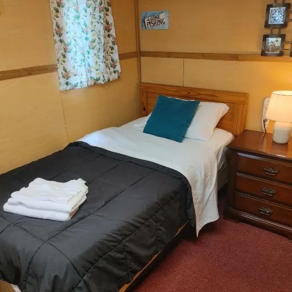 Cozy Tree House, hotel in Saint John