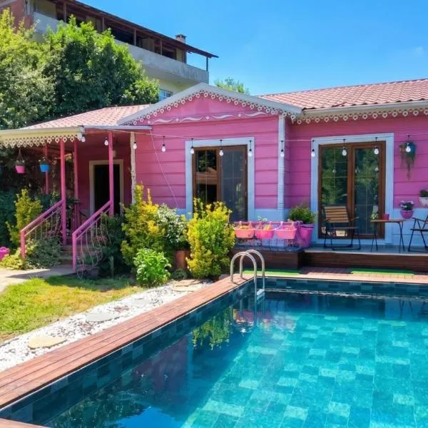 Maşukiye pink house bungalow, hotel en Kartepe