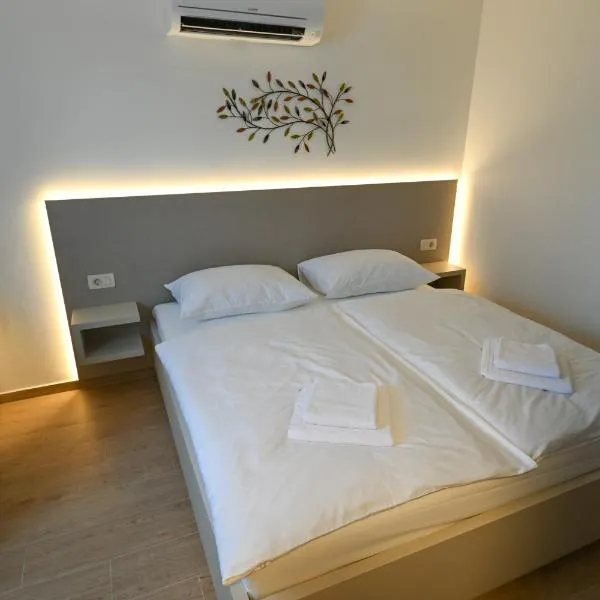 Terra rossa rooms, hotel in Čepljani