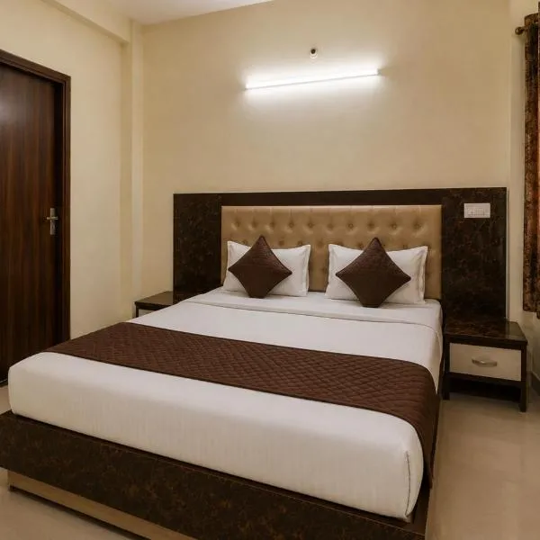Hotel Galaxia Inn Near PEC College, отель в Чандигархе