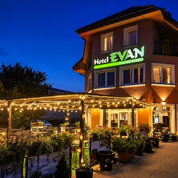 Hotel Evan u Hoffera with free parking, hotel v mestu Topoľčany