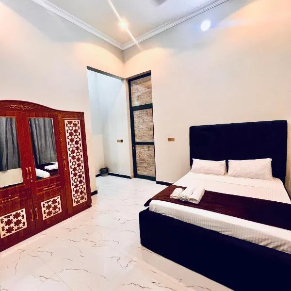 Cozy home by joyce,Room 1, 2mins walk to the Zanzibar airport, hótel í Kiembi Samaki