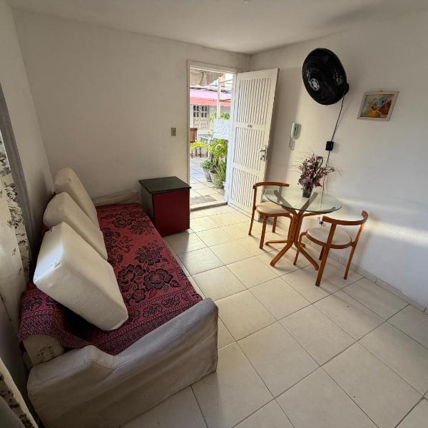 Quarto, sala, cozinha e banheiro - ar condicionado - á 2 minutos da praia do Porto da barra-301-40 - Foto 4