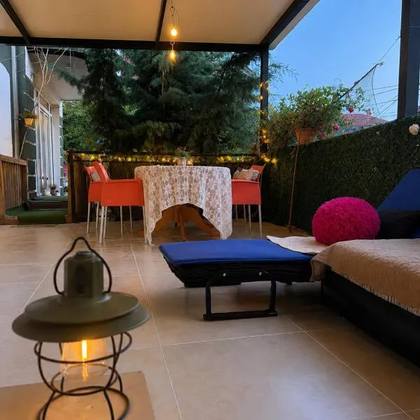 Adem's Cozy Terrace Retreat โรงแรมในสโกเปีย