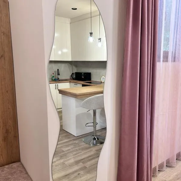 Your Cozy Home 2BR Local Vibe 25 Mins to Center, hotel em Yerevan