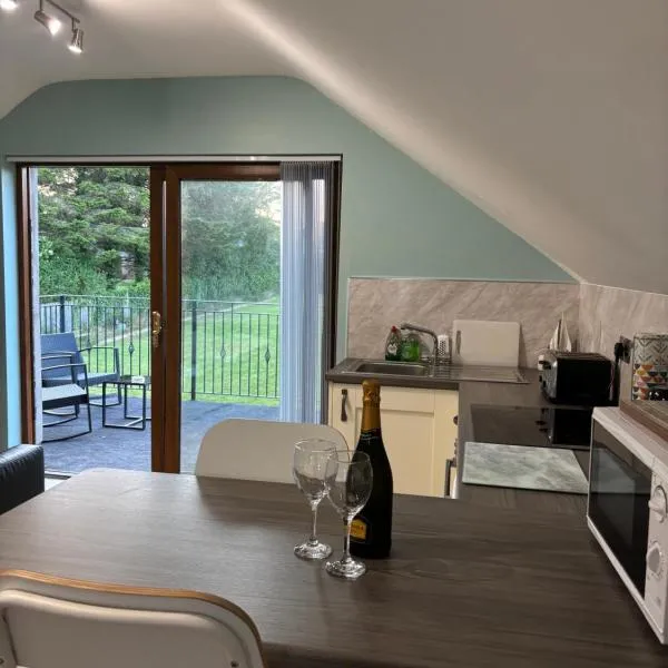 Private First Floor Guest suite with balcony, Hotel in Ballycastle