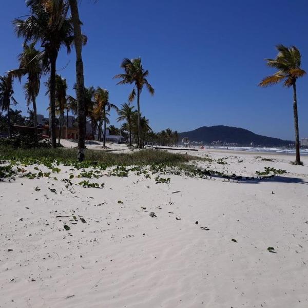 Suíte a 360m da Praia da Enseada - localização privilegiada