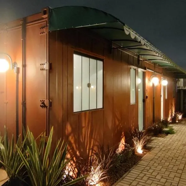 Studio 2 com Estacionamento Ar Condicionado Quente e Frio perto de tudo, hotel Curitibában