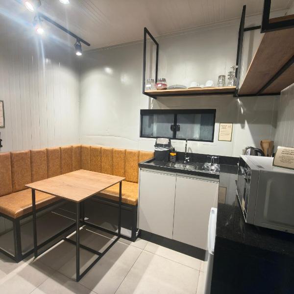 Studio 2 com Estacionamento Ar Condicionado Quente e Frio perto de tudo - Foto 4