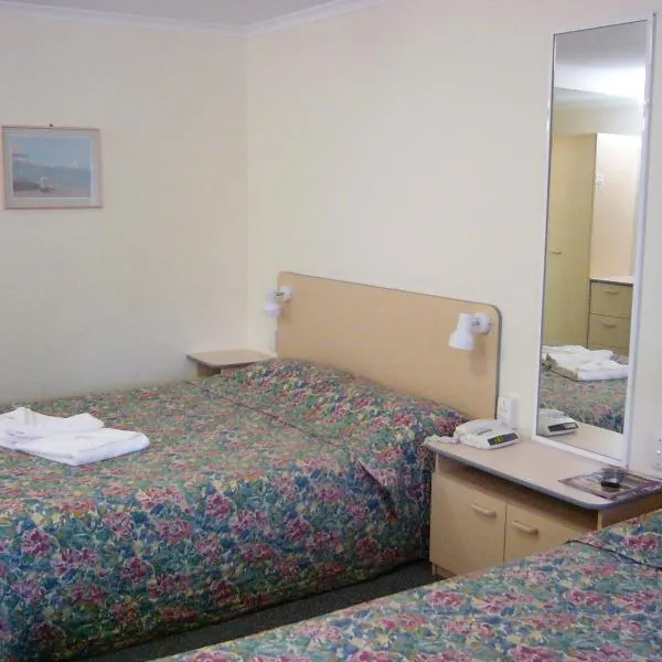 Mid Coast Motor Inn, מלון במקסוויל