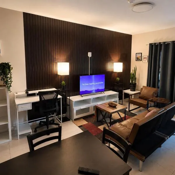 Spacious 1-BR Studio with Fast WIFI l Work-Friendly Stay, hotel i Paramaribo