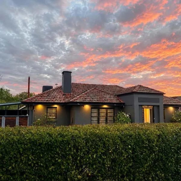 Cheerful 3 bedroom home - Inner south - Manuka, hotel em Griffith
