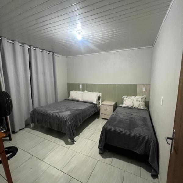 Casa inteira em terreno individual, pet friendly, vaga para 3 carros, wifi, home office - Foto 5