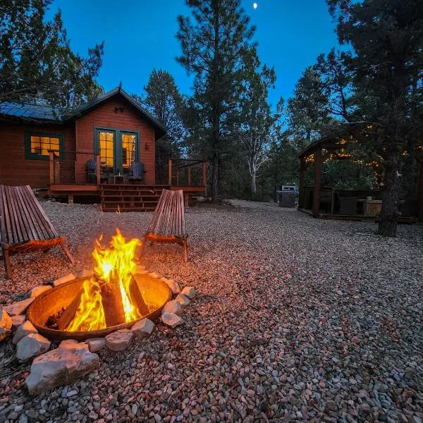 Live Simply Cabin, Walking distance to East Zion trails, hotel i Orderville