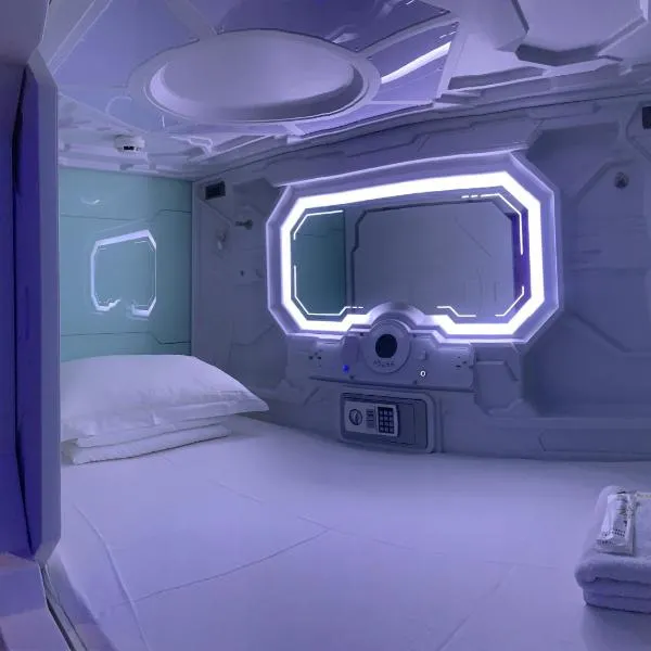 Jianpuke Space Capsule Backpacker Hostel, hotel in Sihanoukville