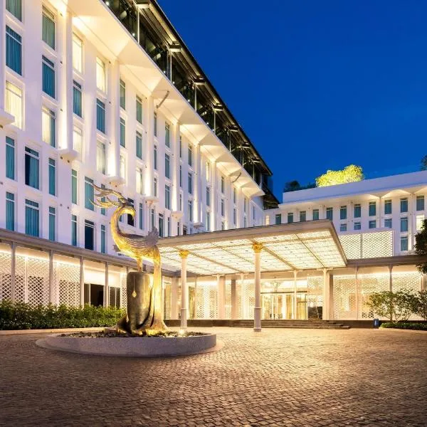 Ramada Plaza by Wyndham Chao Fah Phuket, hotel in Phuket