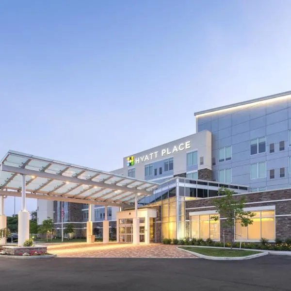 Hyatt Place Canton, hotell i Lake Cable