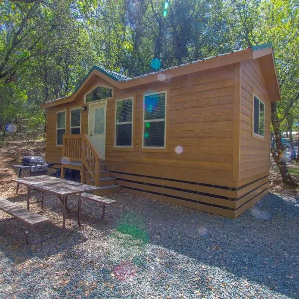 Oakzanita Springs Camping Resort Cottage 4, hotel v destinaci Descanso