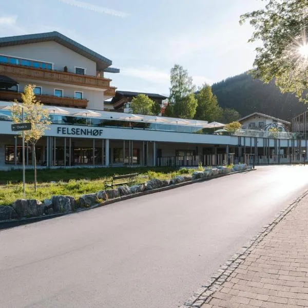 Familienhotel Felsenhof, hotel u gradu Flahau