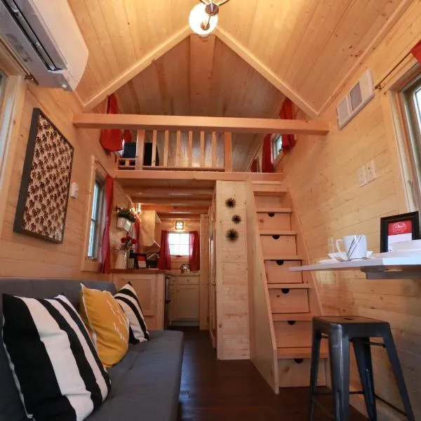 Verde Valley Tiny House 18, hotel in Cornville