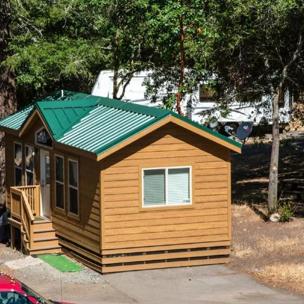 Russian River Camping Resort Cottage 9，克羅弗戴爾的飯店