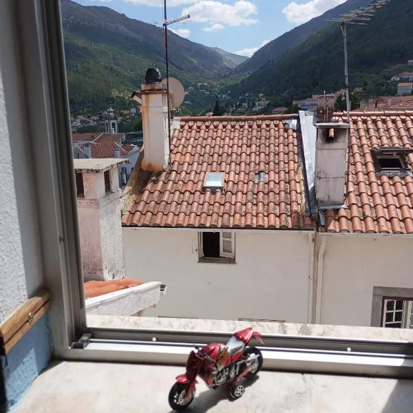 Casa das Motas Manteigas Segundo Apartamento โรงแรมในมันเตย์กัส