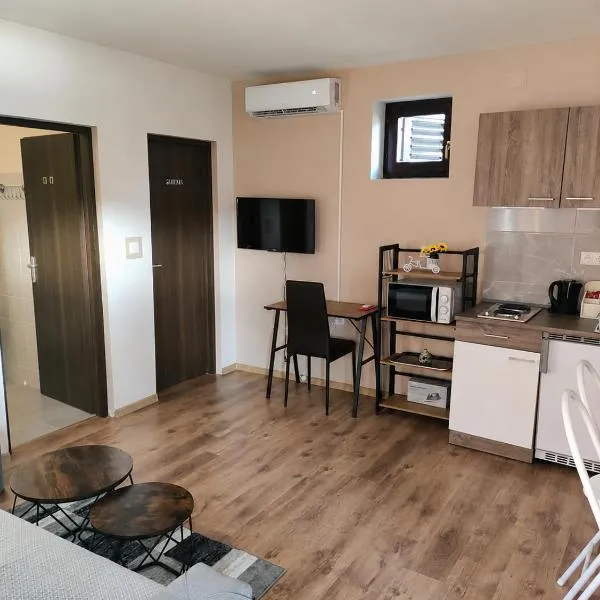 Apartman LIPA-Lipovac Bajakovo! Parking,Wi-Fi, хотел в Lipovac
