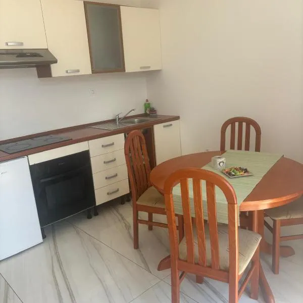 Tramontana apartments, viešbutis mieste Dugobabe