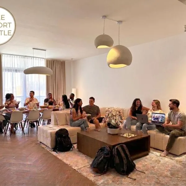 Seven Emirates Luxe Hostel - Yas Island Gate, viešbutis Abu Dabyje