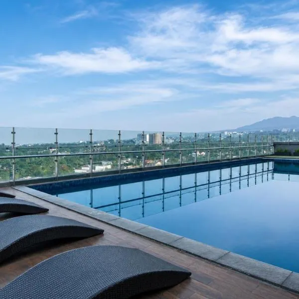HARRIS Hotel & Conventions Ciumbuleuit Bandung: Bandung şehrinde bir otel