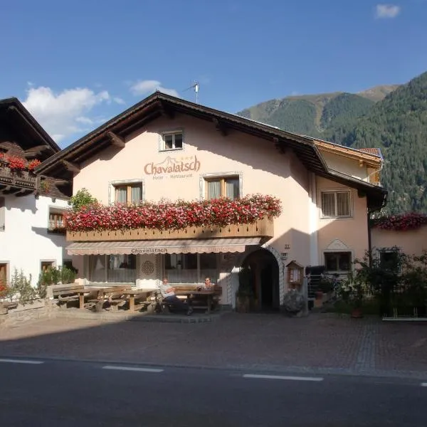 Hotel Chavalatsch, hotel en Tubre