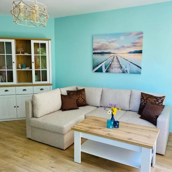Kranevo Modern Vintage Retreat - 6 Min to Beach, hotel u gradu Kranevo