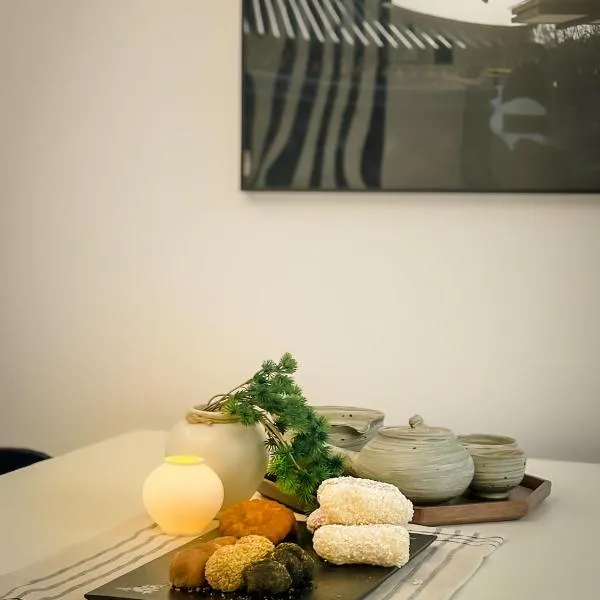 Seongsu#3beds#10min seongsu station#2min walk from yongdap station line2 #local food hot spot#DDP#KSPO, hotel in Seoul