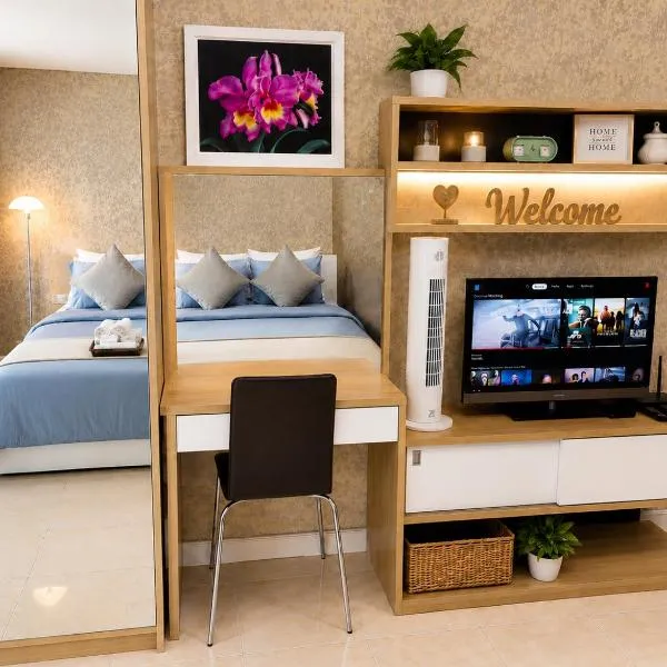 Modern 12th Floor Condo Walk to Phuket Old Town with Pool & Gym