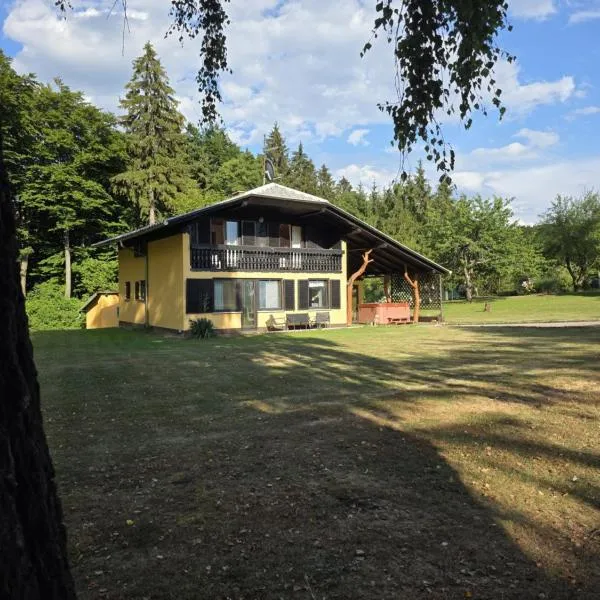 Kopitnik cosy cabin、Dol pri Hrastnikuのホテル