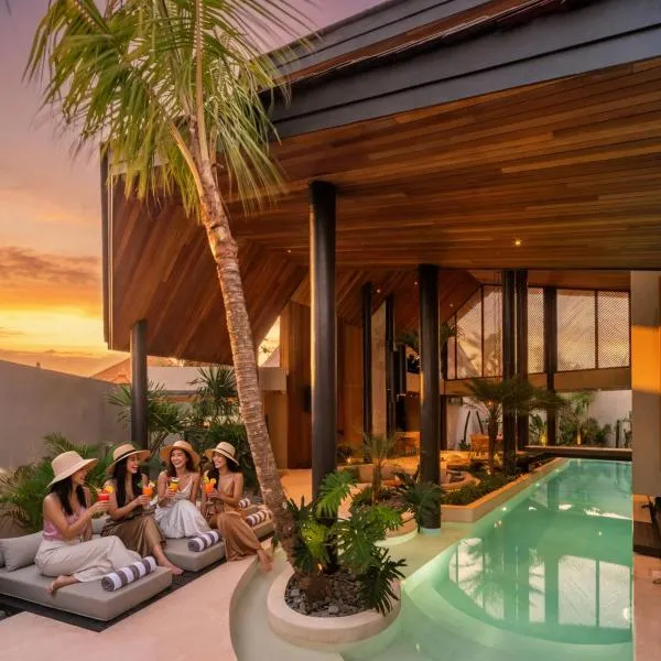 Award-Winning 3BR Villa 25m Pool Villa FEH, hotel in Kerobokan