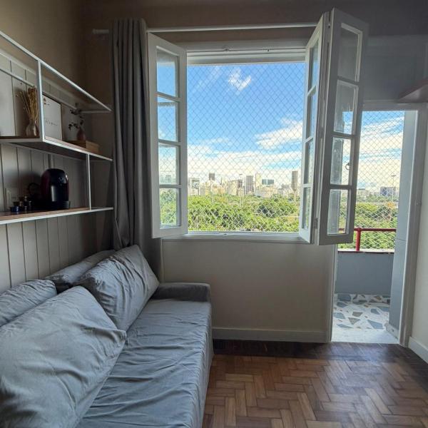 Loft confortável com vista e varanda na Glória - RJ