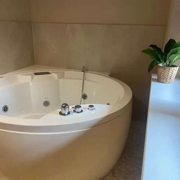 EUROPA22 apartament z wanną z hydromasażem NA WYŁĄCZNOŚĆ CENTRUM MIASTA Tomaszów Maz - EXPRESOWE zameldowanie od 13-00，馬佐夫舍地區托馬舒夫的飯店