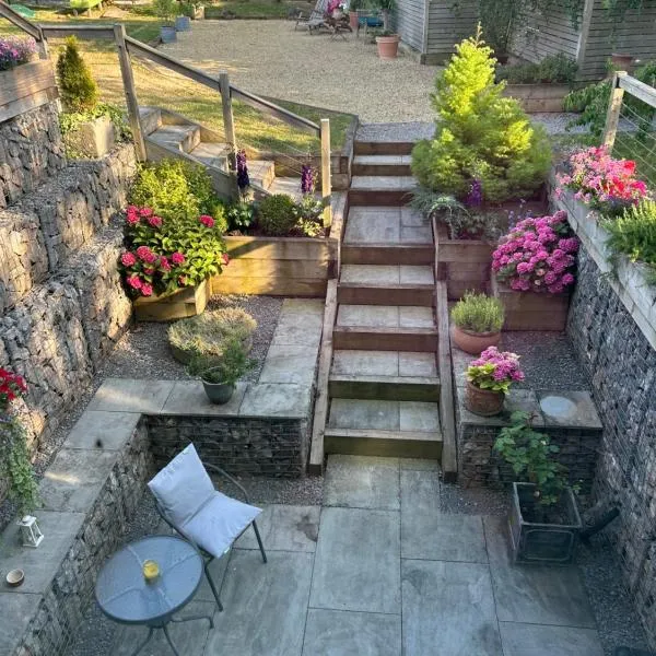 The Garden Room Apartment at Hobbits Countryside Retreat Private Patio near the Cotswolds, hotel v destinaci Wickwar