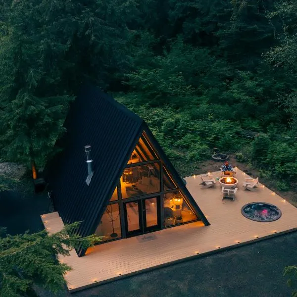 Lafa Cabin - Luxe A Frame Retreat with Hot Tub, Sauna, Firepit- 5 Min to Mt Rainier: Ashford'da bir otel