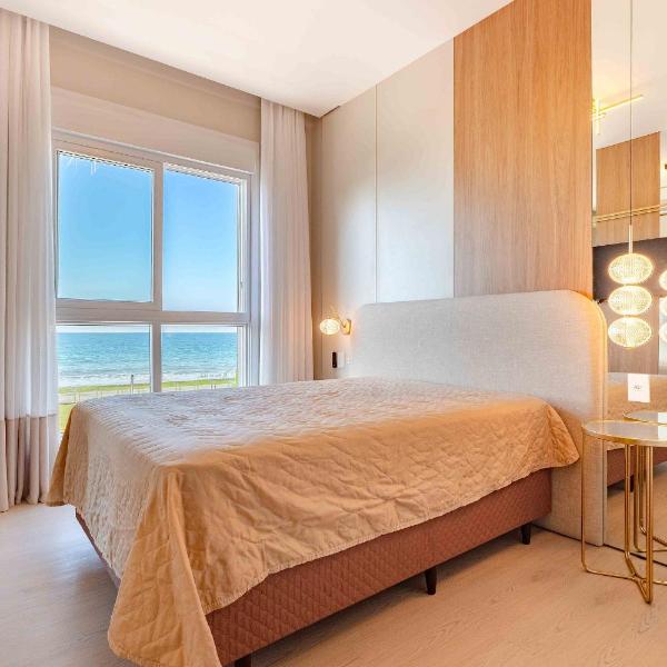 Apartamento Luxuoso Frente Mar na Praia de Bombas - Foto 2