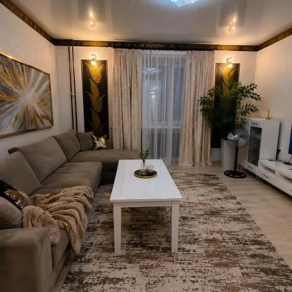ул Жамбыла 151 Комфортная, стильная 3-х комнатная квартира, hotel a Karagandy